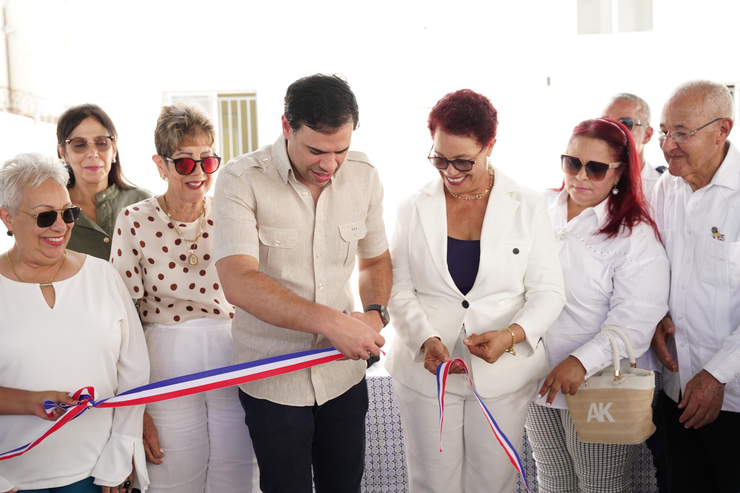 Roberto Ángel Salcedo inaugura Academia de la Música Típica en Puerto Plata