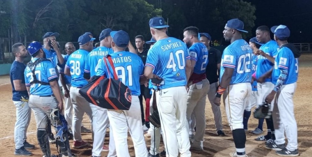 Centro y Comercio en Marchan ganan y van por campeones divisional en softbol del DN