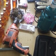 Policía ocupa drogas, motocicleta y herramientas en operativo contra punto de venta en El Cercado, San Juan