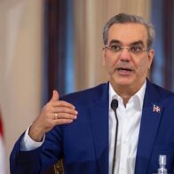 Abinader defiende estabilidad del peso ante el dólar; califica la devaluación como “mínima”