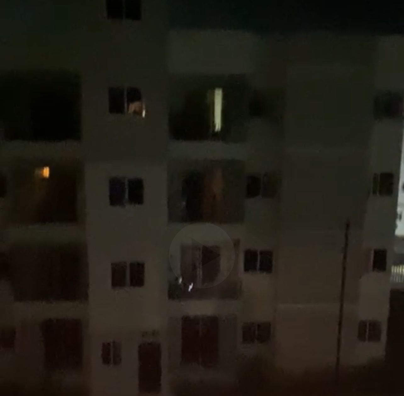Arman cacerolazos en "Mi Vivienda" San Luis por largos apagones