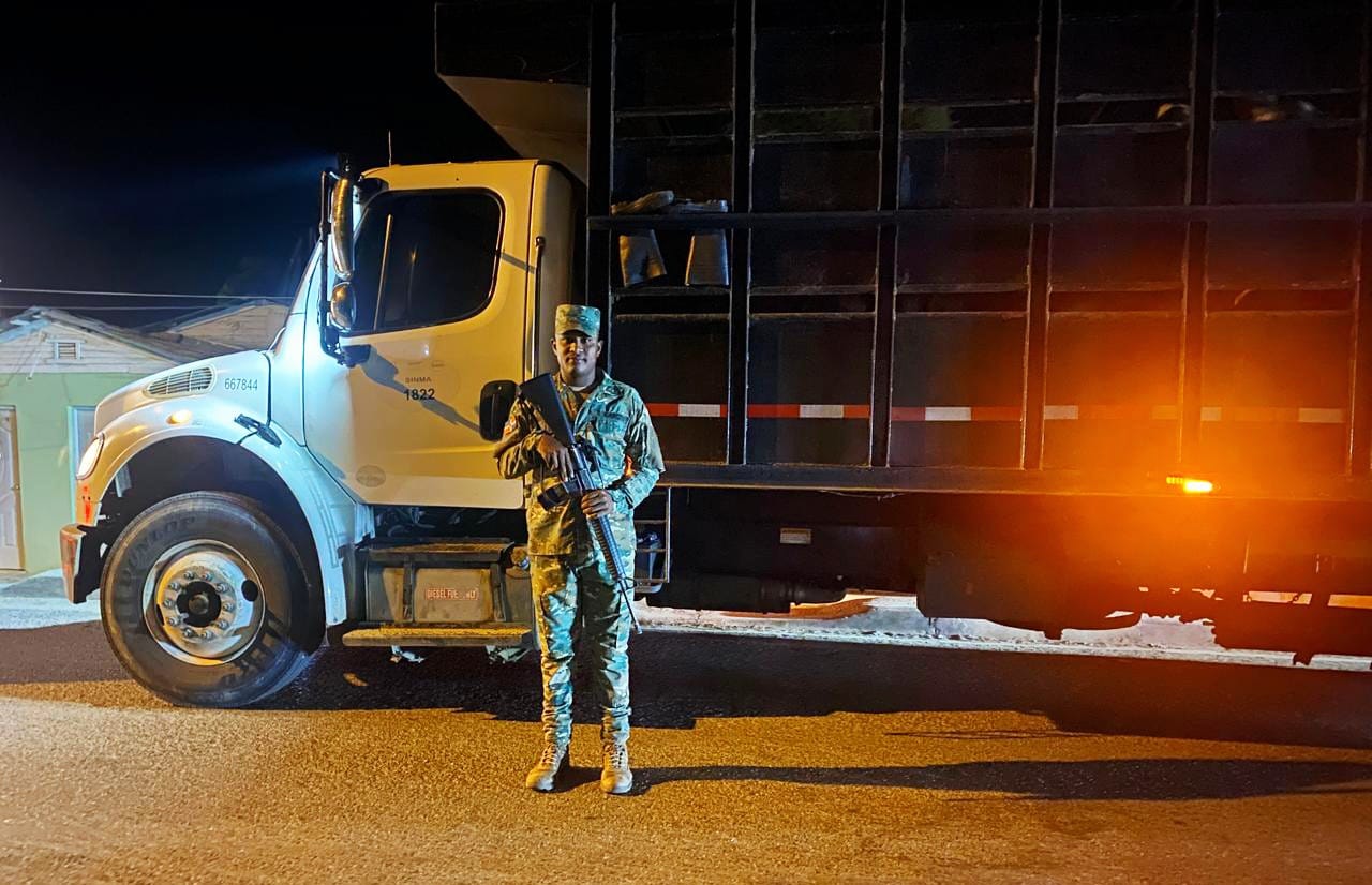 Ejército detiene seis camiones que transportaban 117 reses en Montecristi