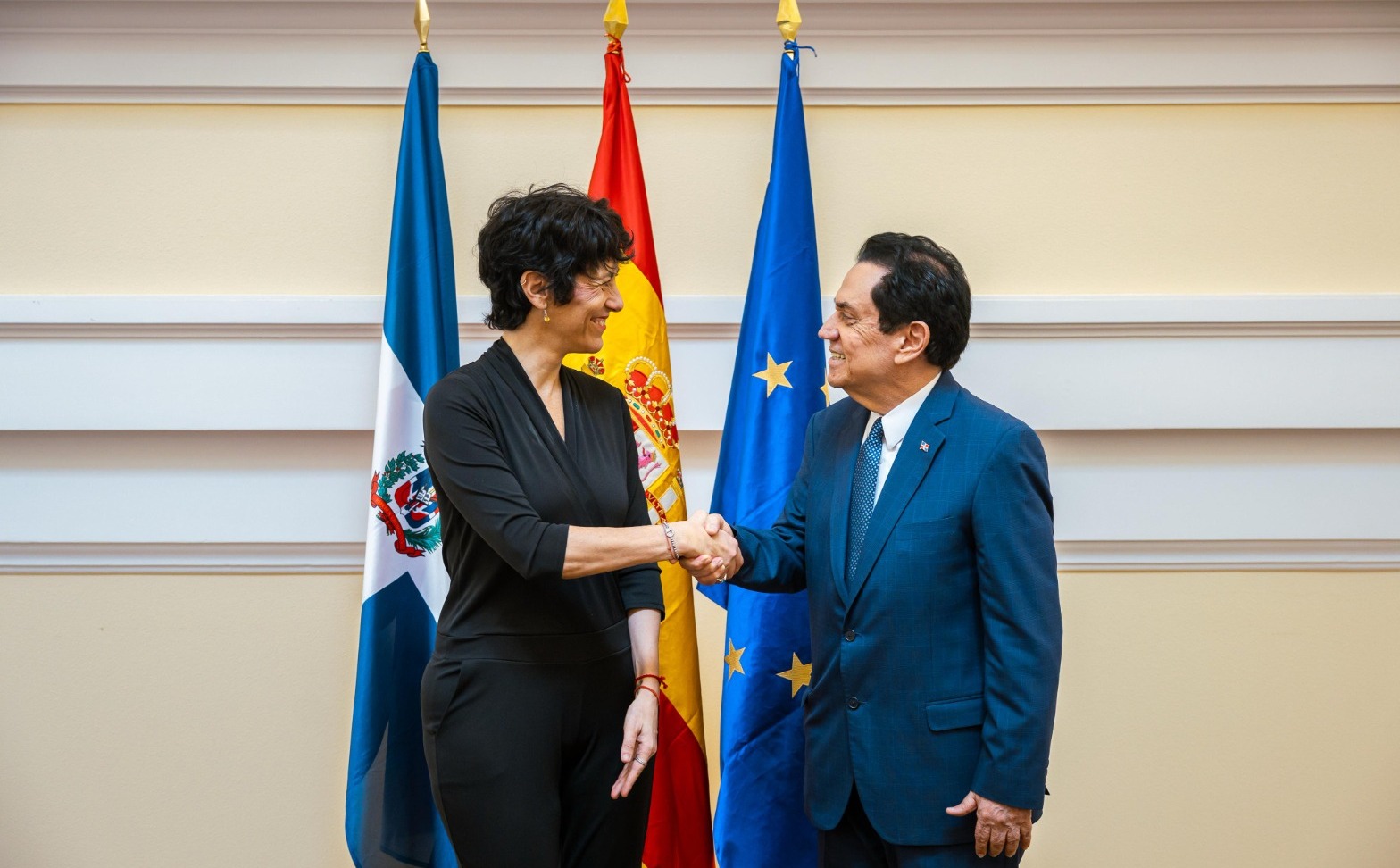 Encuentro entre el embajador Tony Raful y la ministra Elma Saiz impulsa nuevas vías de cooperación bilateral