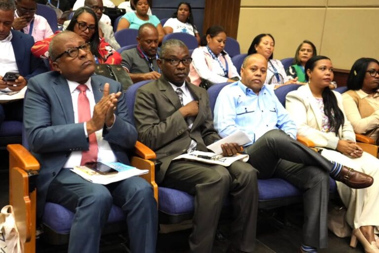 Azua participa en Precongreso Regional de Evaluación e Investigación Educativa en San Juan
