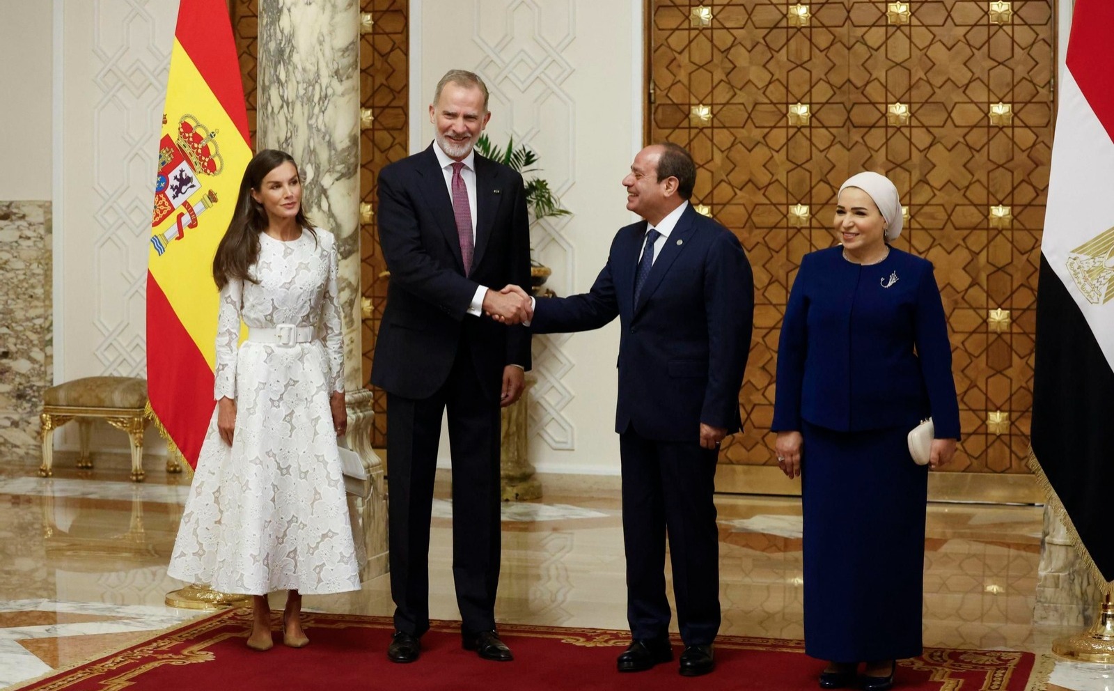 Los reyes de España se reúnen con el presidente egipcio y la primera dama en Al-Ittihadiya