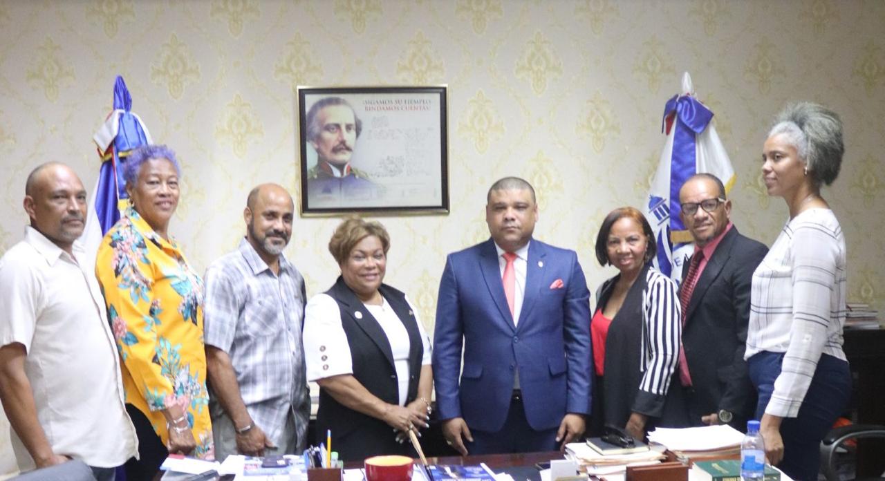 Gobernadora y diputado se reúnen con comunitarios por inseguridad vial en SDN
