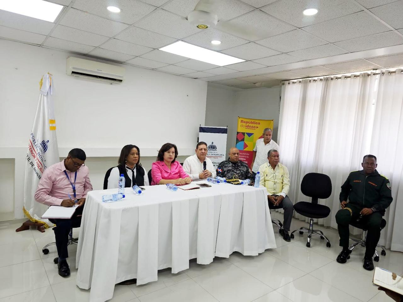 Viceministra de Interior y Policía encabeza encuentro de la Mesa de Seguridad en Monseñor Nouel