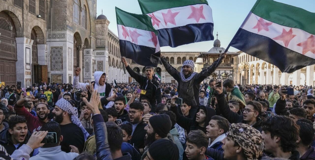 Siria exhuma una fosa común con 170 víctimas de una emboscada de las tropas de Al Asad