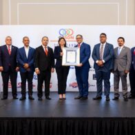 Consejo Empresarial Santo Domingo Norte, reconociendo a la vicepresidenta Raquel Peña, durante el encuentro “Conectando Empresarios 2025”.