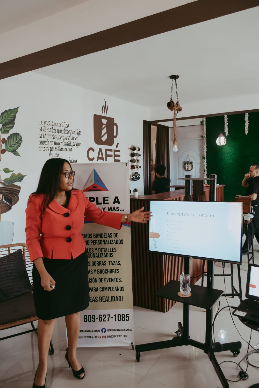 Taller “Finanzas para Emprendedores” reúne a destacados negocios locales bajo la dirección de Yajaira Suárez