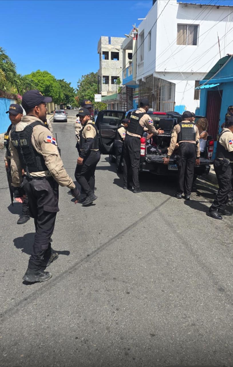 DNCD y Ministerio Publico apresan a 30 personas durante operativos contra el microtráfico en Puerto Plata