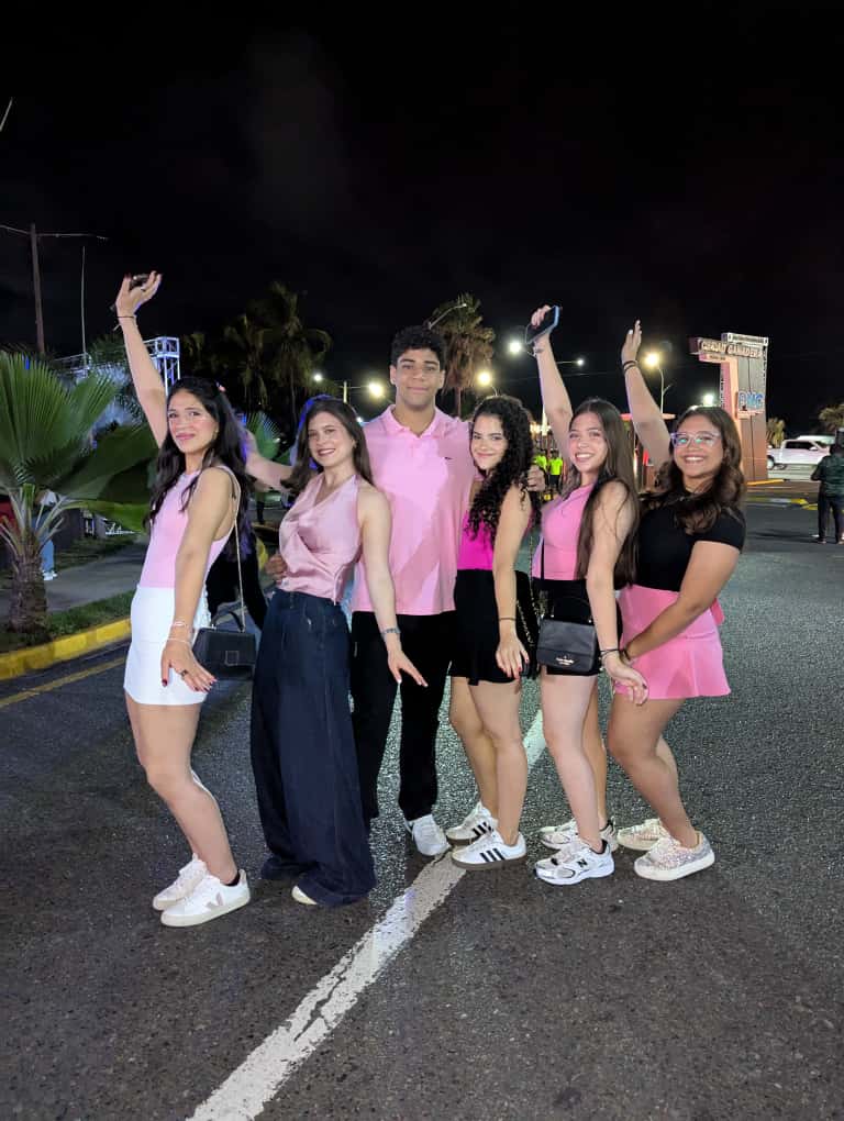 Santo Domingo se viste de rosado y brillo para recibir a Omar Courtz