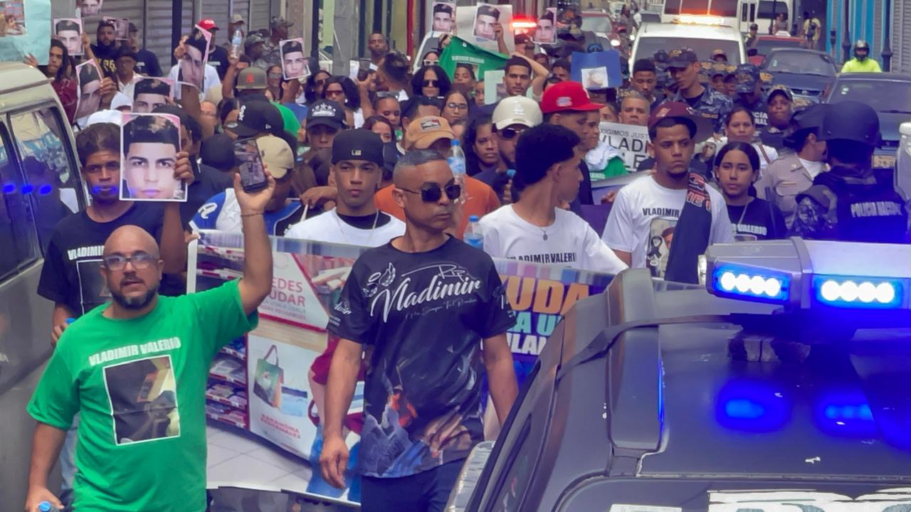 Familiares de José Vladimir Valerio marchan en Santiago exigiendo justicia y limpieza de su nombre