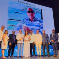 Adompretur reconoce a Ernesto Veloz; advierte proyectos irregulares dañan la imagen de los destinos turísticos