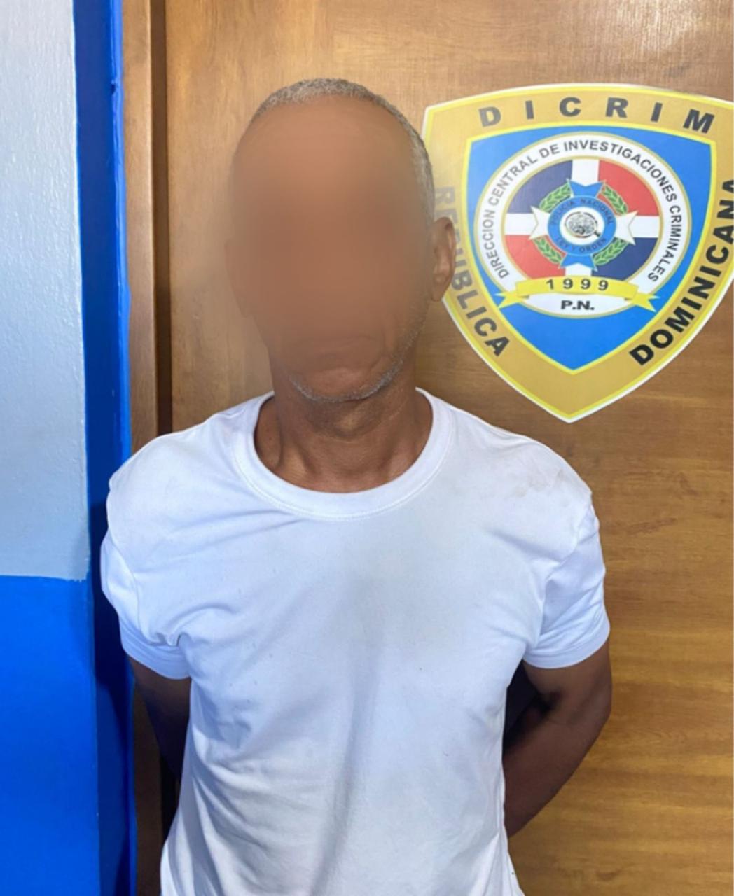 Policía arresta hombre de 54 años por presunto abuso sexual a menor de 14 años en Santiago