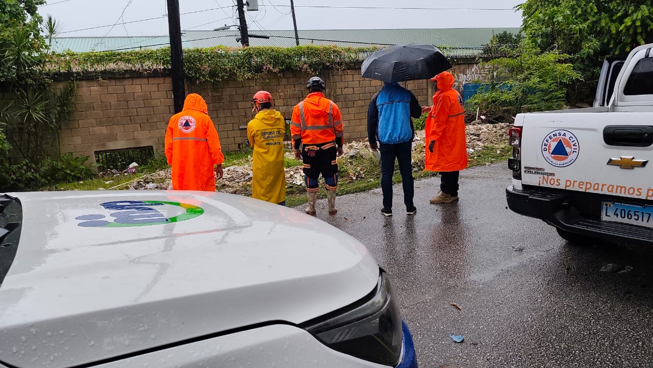 Dirección Provincial de Salud, Defensa Civil y Gobernación de La Romana supervisan zonas de inundaciones y lugares vulnerables