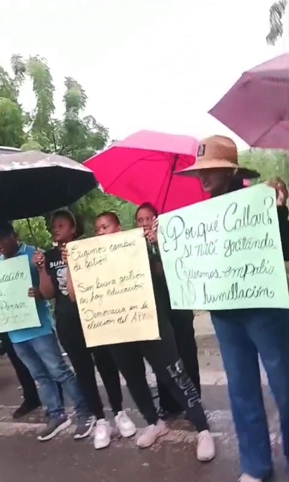 Padres denuncian abusos y maltrato en el Centro Educativo en Artes Pedro Mir