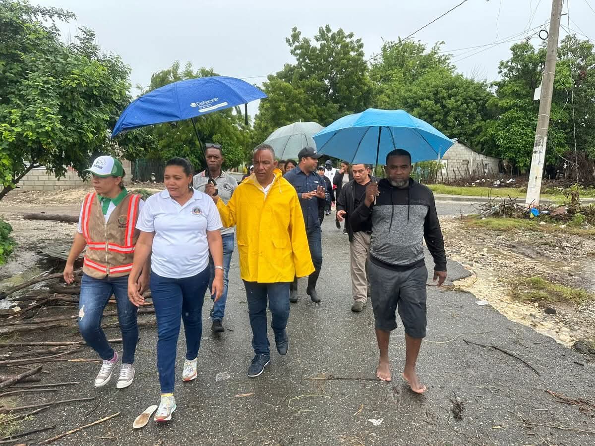 Gobernadora Provincial encabeza operativo de emergencia en comunidades afectadas por la vaguada