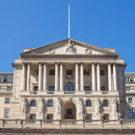 Gobernador de Banco de Inglaterra ve peligroso atacar la independencia de bancos centrales