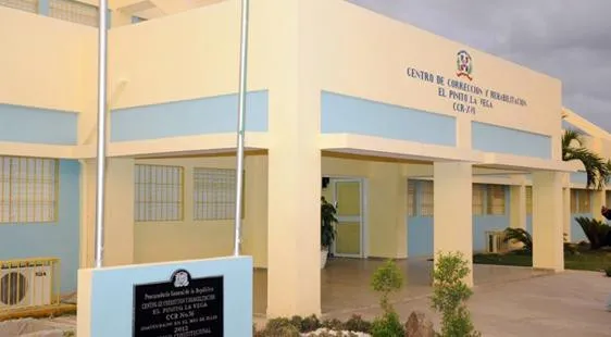 Recluso rompe barrotes y se fuga de cárcel El Pinito en La Vega
