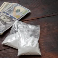 sustancia presumiblemente narcótica, dinero en efectivo