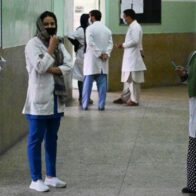 Médicos en Afganistán alertan de una escasez de medicinas para las víctimas del terremoto