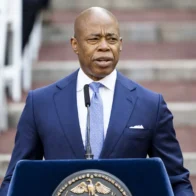 Eric Adams, actual alcalde de Nueva York, abandonó la contienda por su reelección