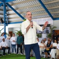 Abinader lanza programa de titulación que impactará a más de 25,000 personas en Puerto Plata