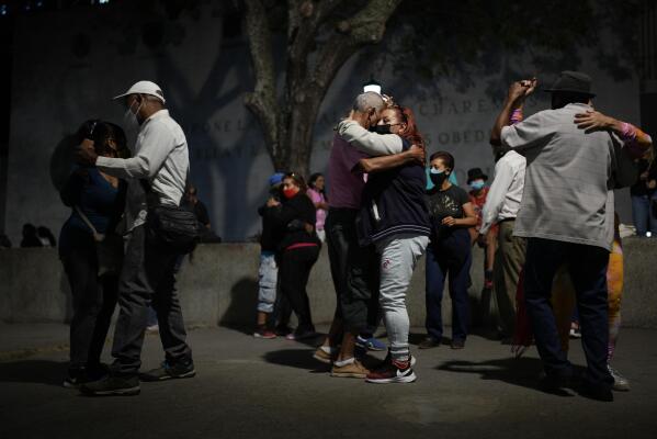 Crisis perenne de Venezuela resuena en Venecia con 'Aún es de noche en Caracas'