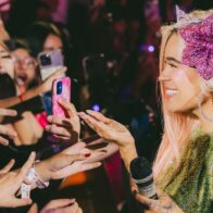 Karol G llena de ritmo latino el descanso de la NFL en São Paulo
