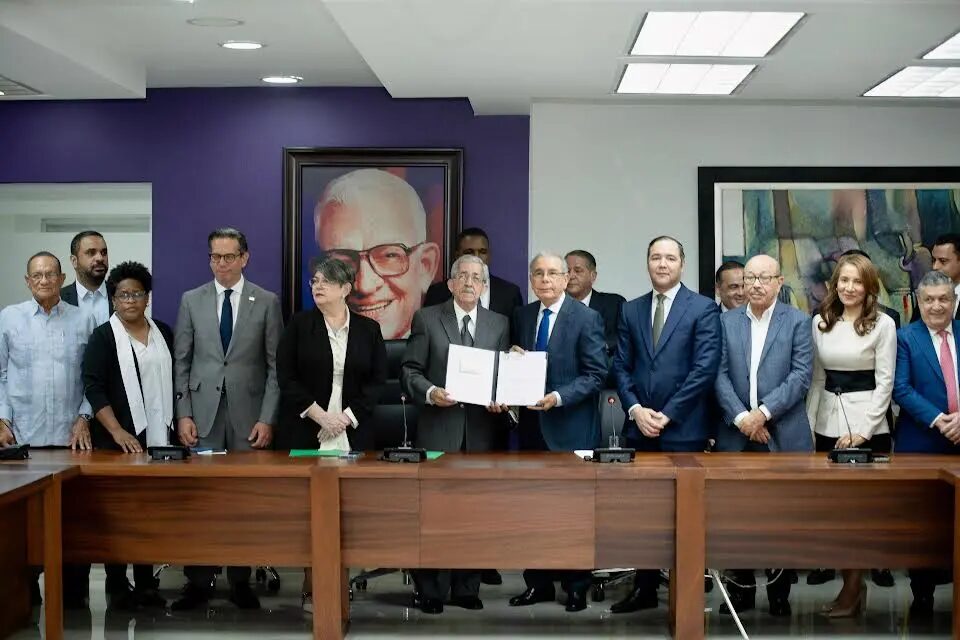 CES entrega informe sobre crisis haitiana a Danilo Medina