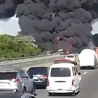 Explota camión de combustible en la Circunvalación de Santo Domingo