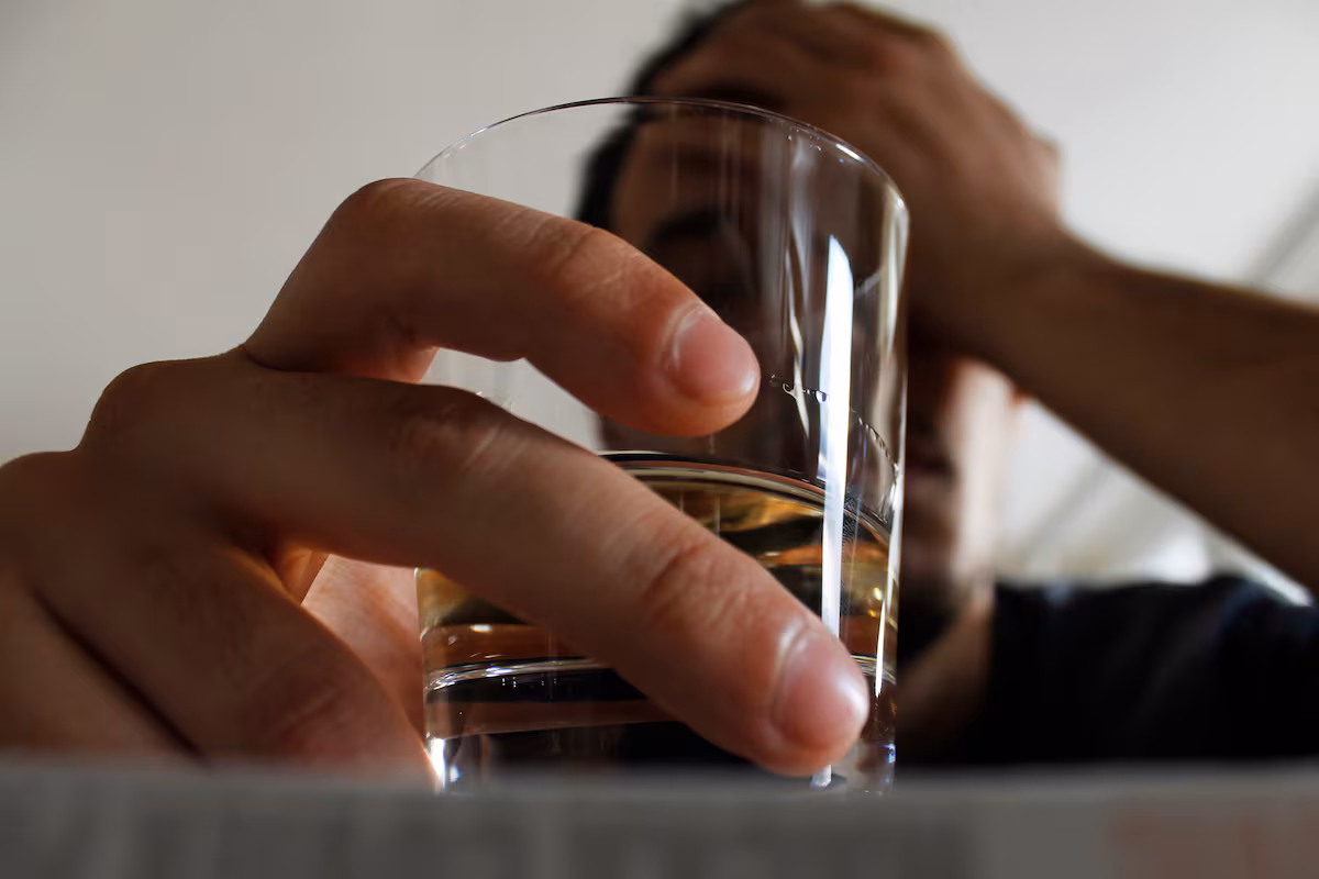 Al menos 19 muertos por intoxicación con alcohol adulterado este mes en región Leningrado