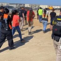 Migrantes latinos y surcoreanos, entre los 450 detenidos en redada en la planta de Hyundai