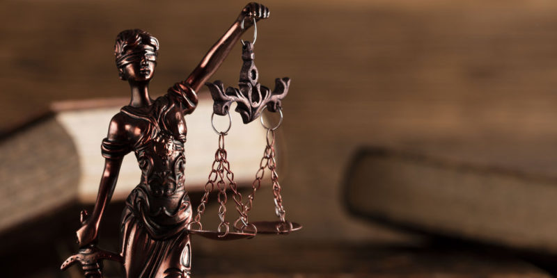 Aplazan conocimiento de coerción a cinco jóvenes acusados de violar a menor en Los Tres Brazos