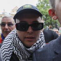 Juez desestima caso por terrorismo contra cantante de Kneecap