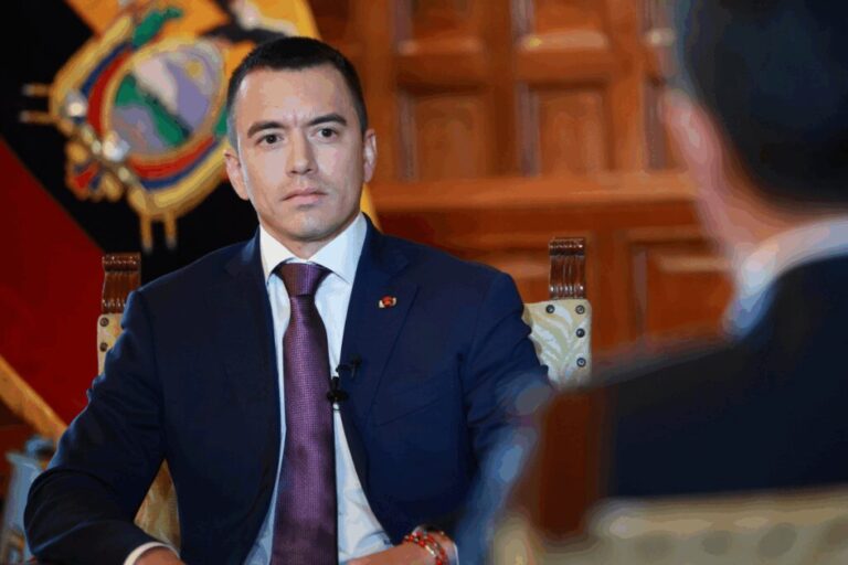 El presidente Noboa denuncia el Estatuto Migratorio entre Ecuador y Venezuela