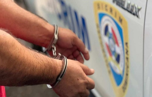 PN arresta hombre por homicidio en Santiago; ocupa arma y motocicleta