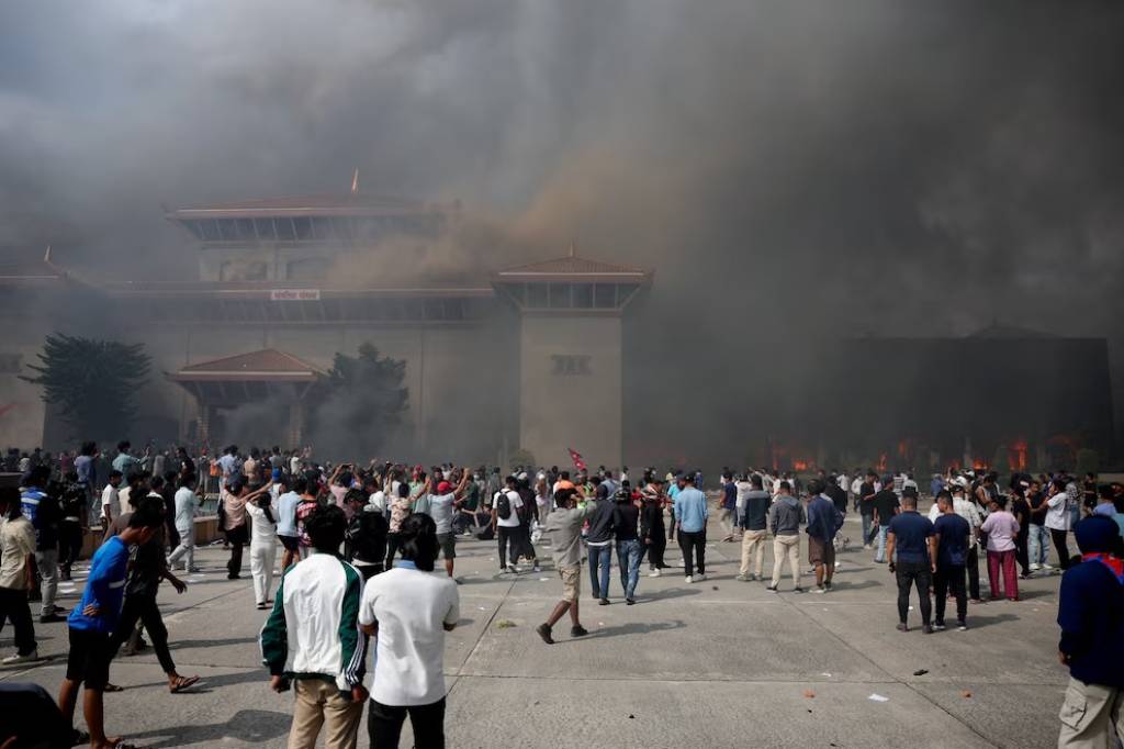 Muere quemada la esposa de un ex primer ministro de Nepal durante un ataque a su vivienda