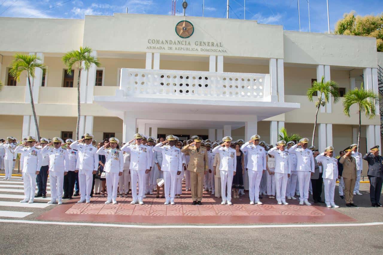 vicealmirante Crisóstomo Martínez asume como nuevo comandante general de la Armada