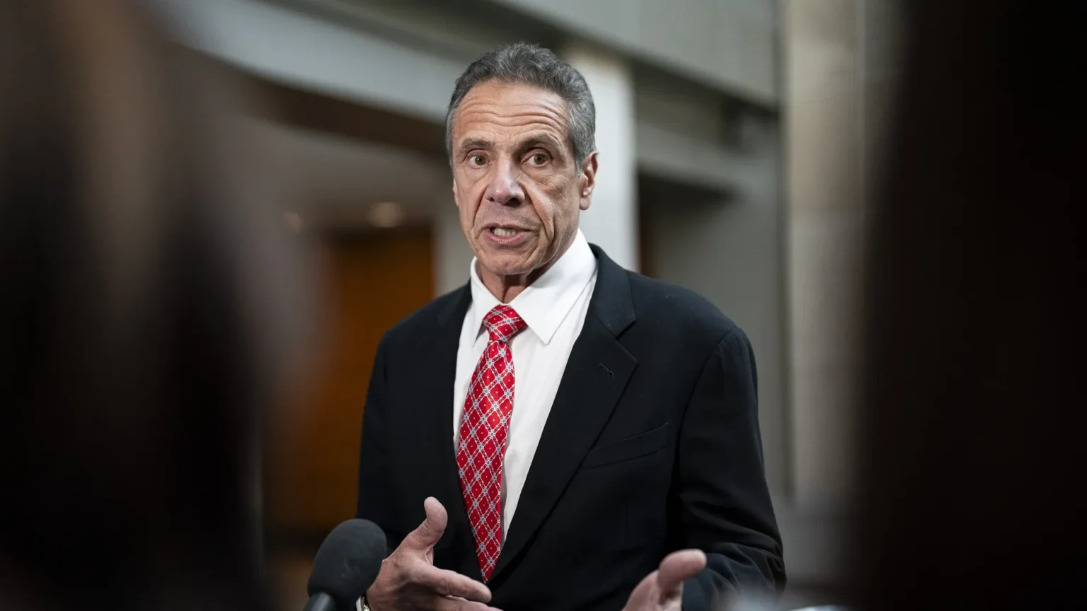 Cuomo propone reconstruir Rikers Island en vez de cerrar el complejo
