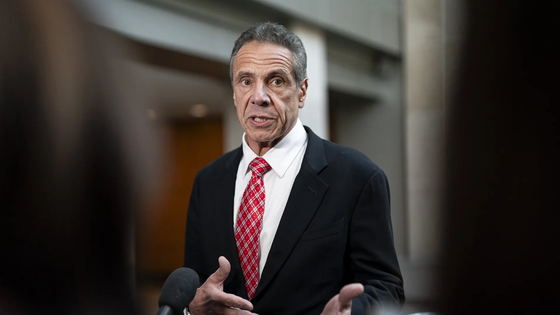Cuomo propone reconstruir Rikers Island en vez de cerrar el complejo
