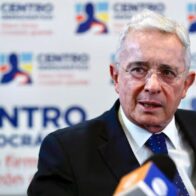 Justicia colombiana absuelve a Álvaro Uribe en caso de soborno y fraude