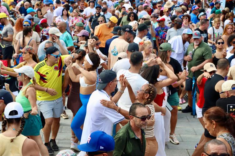 Miles de salseros latinoamericanos celebran en Puerto Rico el natalicio de Ismael Rivera