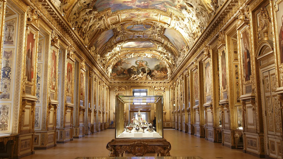 Robo histórico en el Museo del Louvre: se llevan nueve joyas imperiales de Napoleón y la emperatriz Eugenia