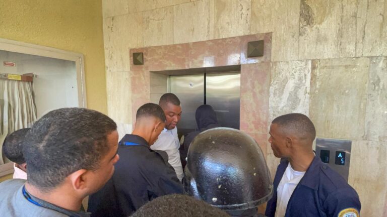 Joven queda atrapado por más de 15 minutos en ascensor del Palacio de Justicia de Santiago 11 | Noticias de hoy en República Dominicana 701f616c 970f 4f04 be12 dfb80d7feb86 | Noticias de hoy en De Último Minuto