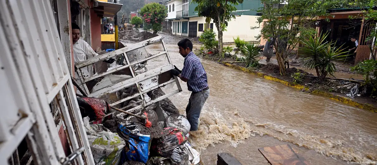 Lluvias torrenciales en México dejan al menos 64 muertos y 65 desaparecidos