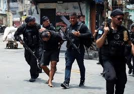 Al menos 64 muertos y 81 detenidos en la acción policial más sangrienta de Río de Janeiro