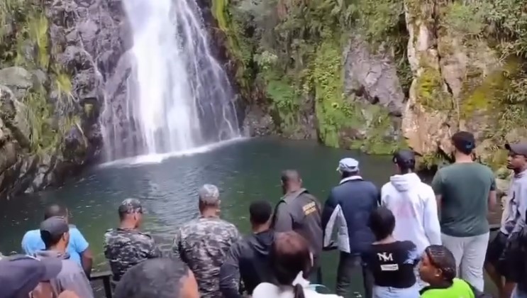 Recuperan cuerpo de joven que murió tras lanzarse al salto de Aguas Blancas, en Constanza