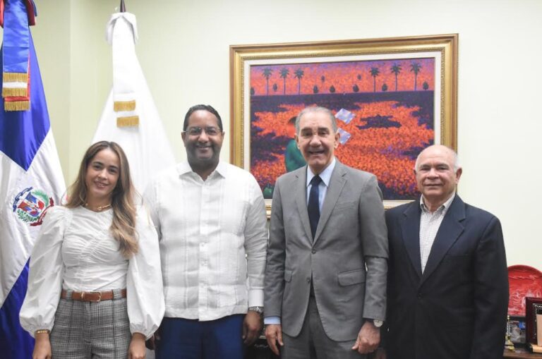 Mescyt y Conadis junto a la Universidad Colombiana impulsarán formación de 100 maestros dominicanos en atención a estudiantes con autismo